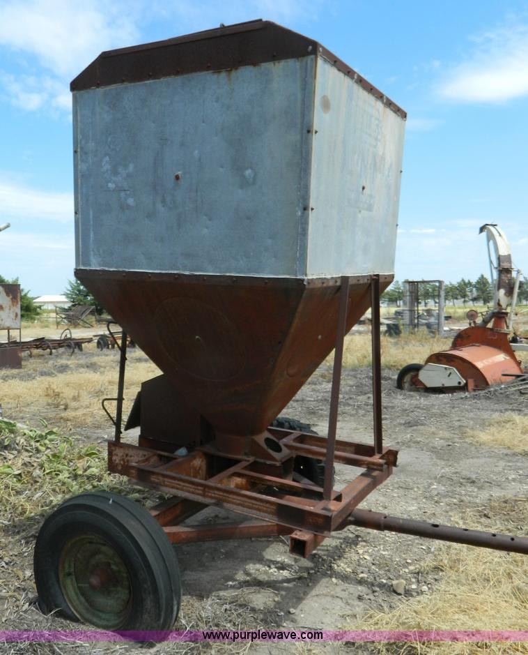 Grain tank in Hays, KS Item BQ9801 sold Purple Wave