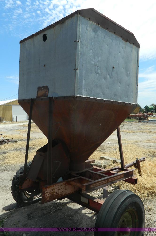 Grain tank in Hays, KS Item BQ9801 sold Purple Wave
