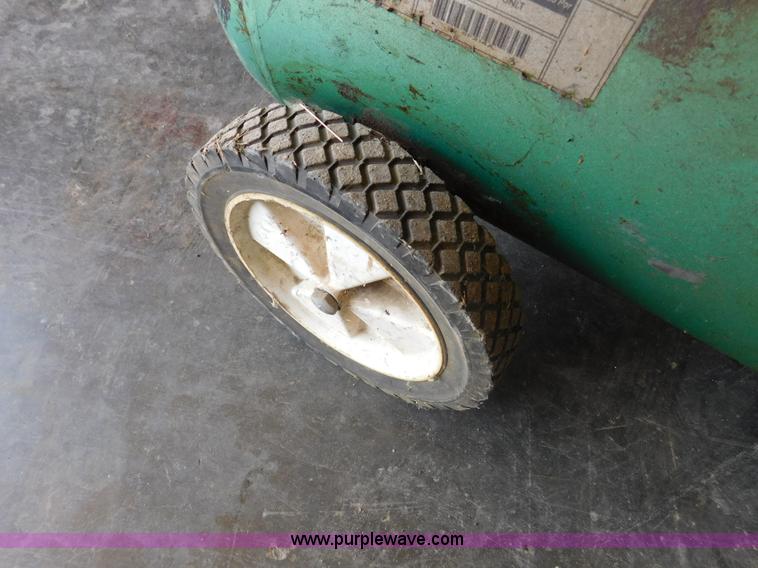 image for item BR9087 Speedaire 5FZ14A air compressor