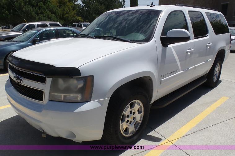 image for item BY9558 2007 Chevrolet Suburban LT 1500 SUV
