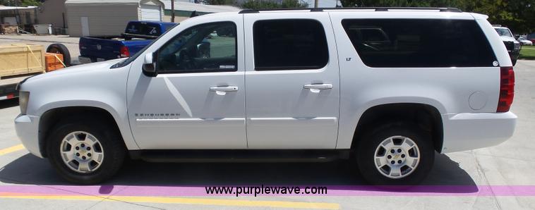 image for item BY9558 2007 Chevrolet Suburban LT 1500 SUV