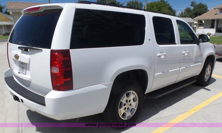 image for item BY9558 2007 Chevrolet Suburban LT 1500 SUV