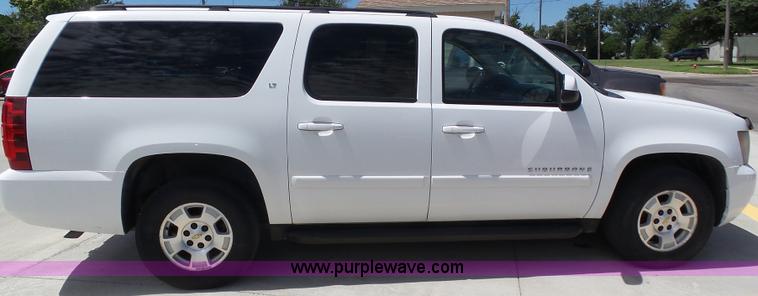 image for item BY9558 2007 Chevrolet Suburban LT 1500 SUV