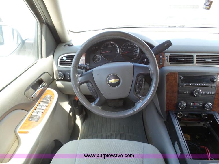 image for item BY9558 2007 Chevrolet Suburban LT 1500 SUV