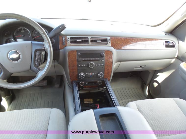 image for item BY9558 2007 Chevrolet Suburban LT 1500 SUV