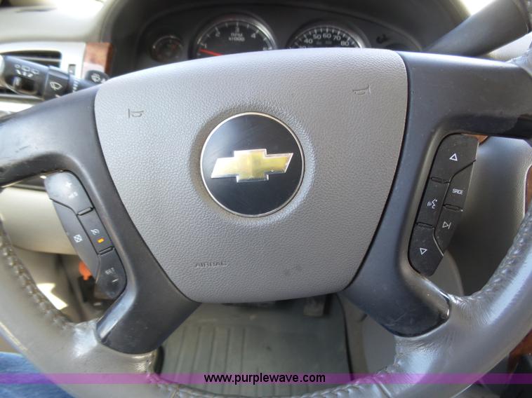 image for item BY9558 2007 Chevrolet Suburban LT 1500 SUV