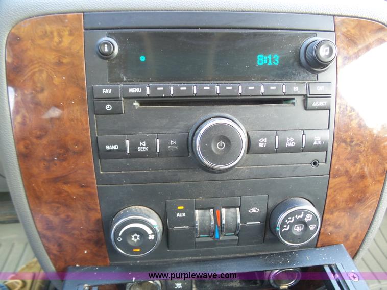 image for item BY9558 2007 Chevrolet Suburban LT 1500 SUV