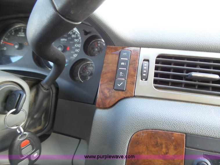 image for item BY9558 2007 Chevrolet Suburban LT 1500 SUV