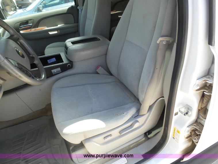 image for item BY9558 2007 Chevrolet Suburban LT 1500 SUV