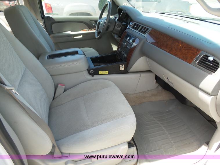 image for item BY9558 2007 Chevrolet Suburban LT 1500 SUV
