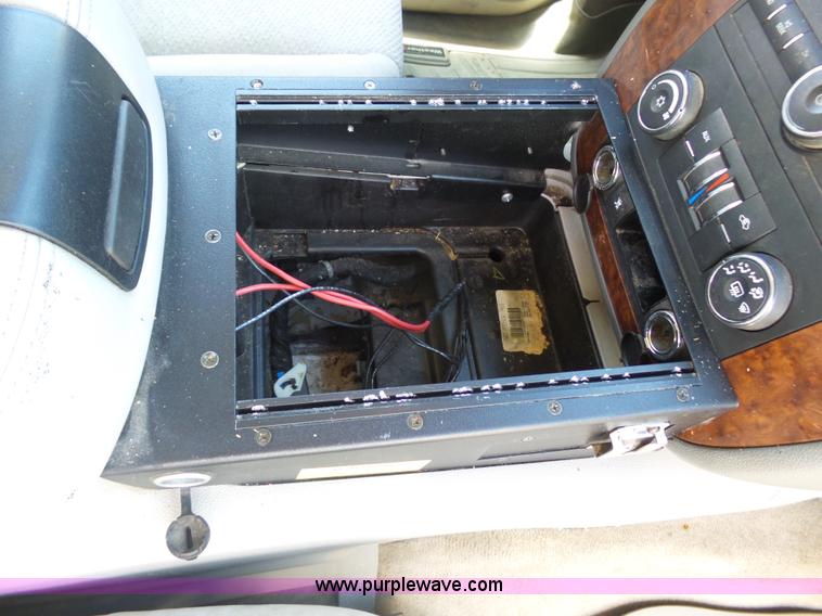 image for item BY9558 2007 Chevrolet Suburban LT 1500 SUV