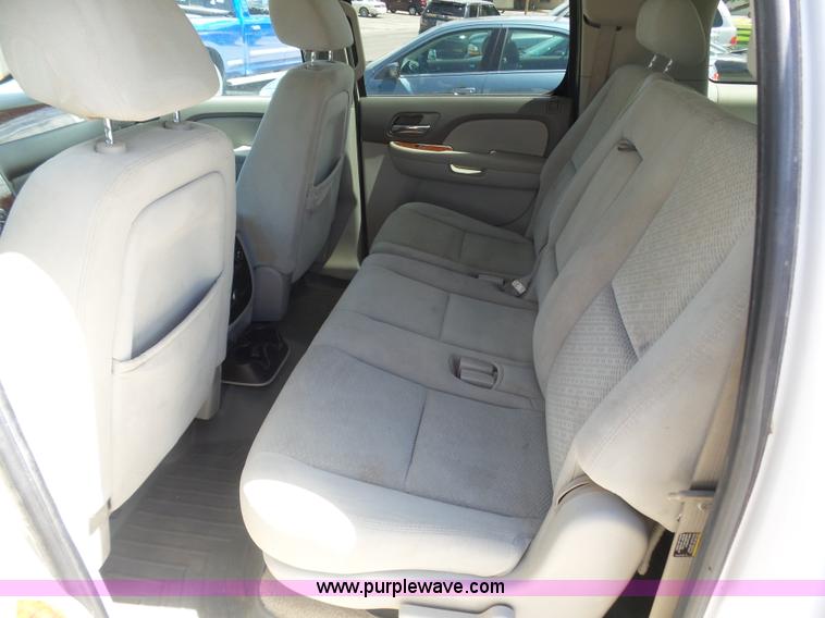 image for item BY9558 2007 Chevrolet Suburban LT 1500 SUV