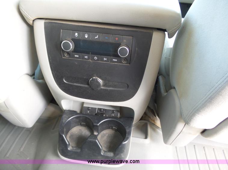 image for item BY9558 2007 Chevrolet Suburban LT 1500 SUV