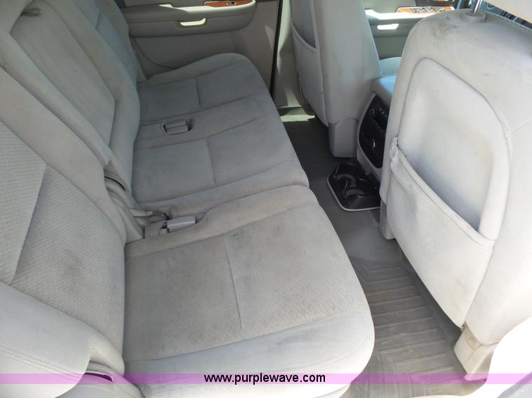 image for item BY9558 2007 Chevrolet Suburban LT 1500 SUV