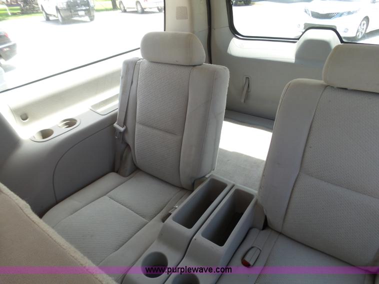 image for item BY9558 2007 Chevrolet Suburban LT 1500 SUV