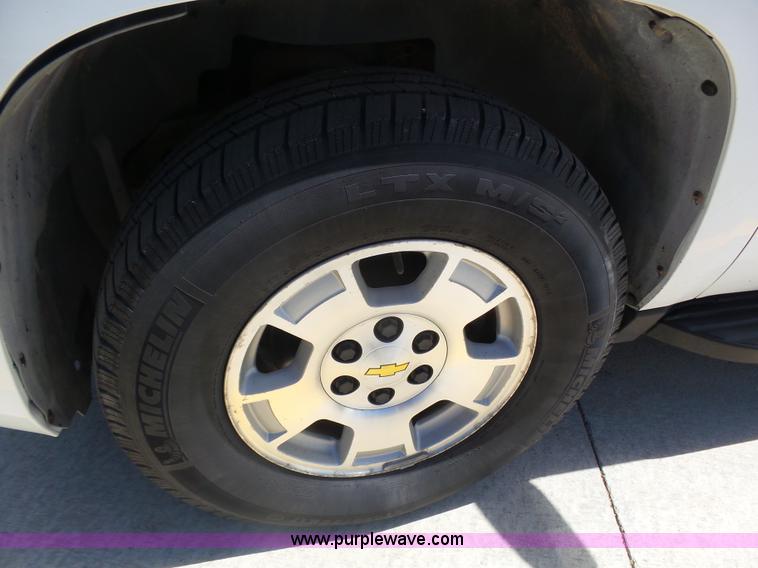 image for item BY9558 2007 Chevrolet Suburban LT 1500 SUV