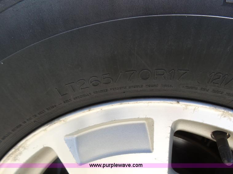 image for item BY9558 2007 Chevrolet Suburban LT 1500 SUV