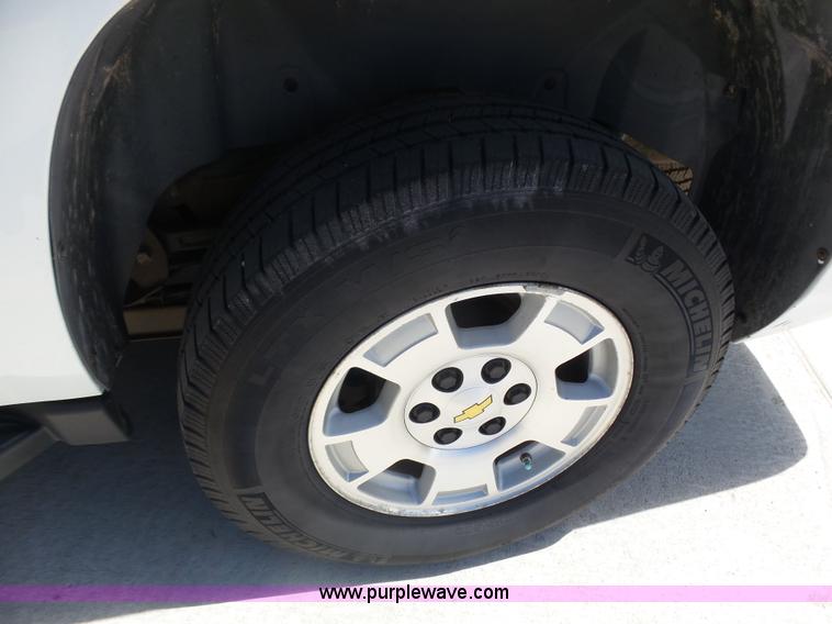 image for item BY9558 2007 Chevrolet Suburban LT 1500 SUV