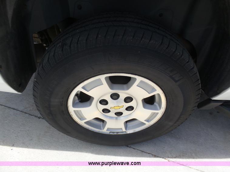 image for item BY9558 2007 Chevrolet Suburban LT 1500 SUV