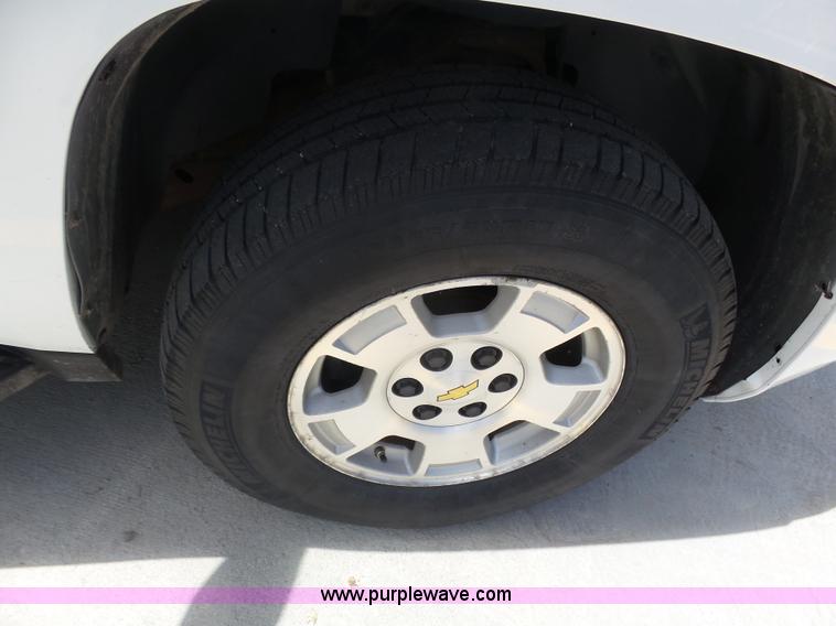 image for item BY9558 2007 Chevrolet Suburban LT 1500 SUV