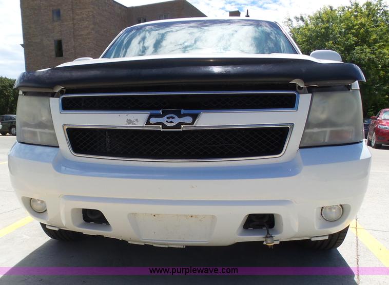 image for item BY9558 2007 Chevrolet Suburban LT 1500 SUV