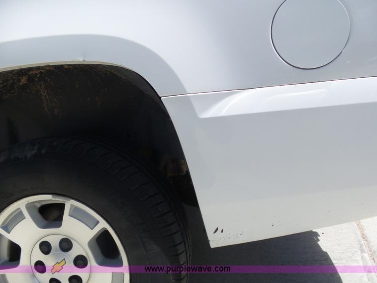 image for item BY9558 2007 Chevrolet Suburban LT 1500 SUV