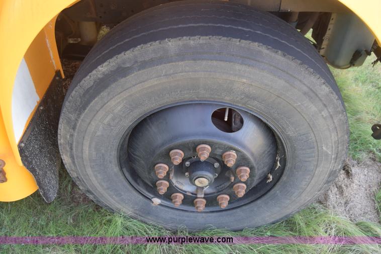 image for item CA9770 2006 International CE200 school bus