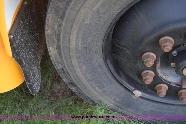 image for item CA9770 2006 International CE200 school bus