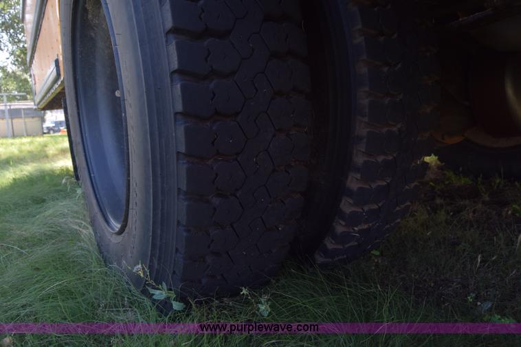 image for item CA9770 2006 International CE200 school bus