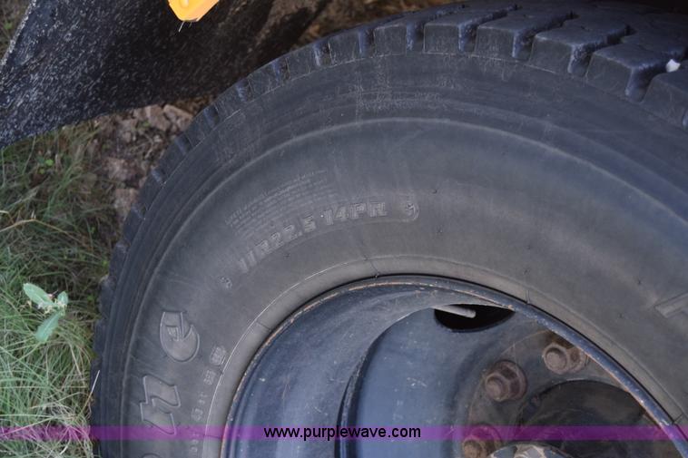 image for item CA9770 2006 International CE200 school bus