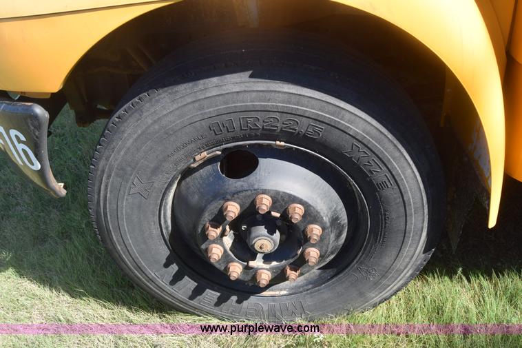 image for item CA9770 2006 International CE200 school bus