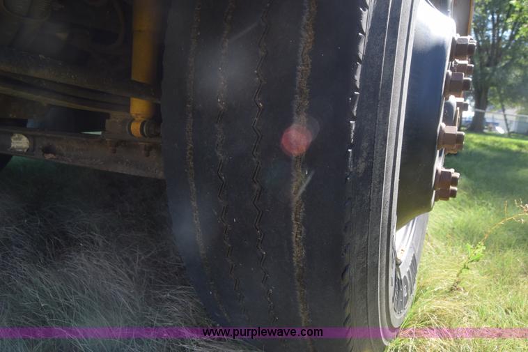 image for item CA9770 2006 International CE200 school bus