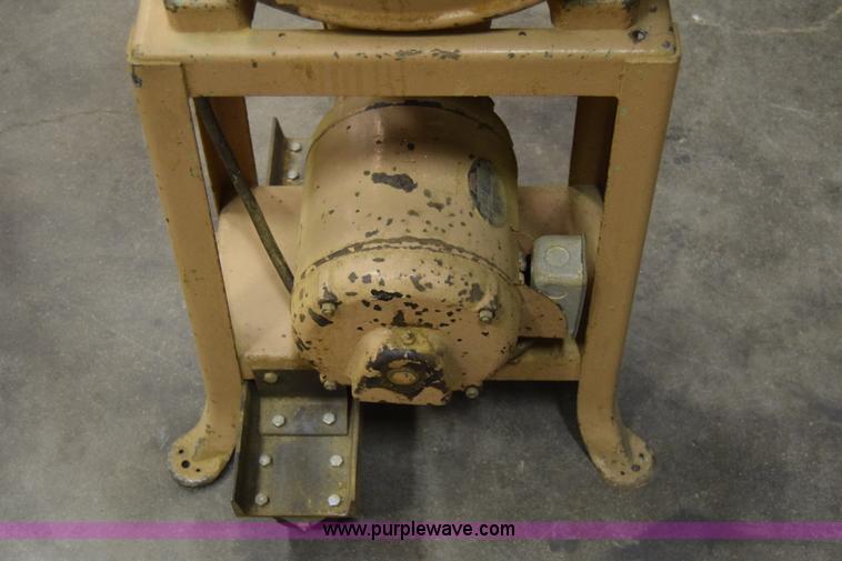 image for item CA9824 Bandsaw