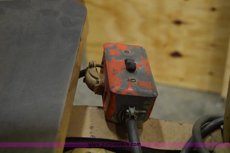 image for item CA9824 Bandsaw