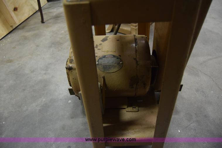 image for item CA9824 Bandsaw