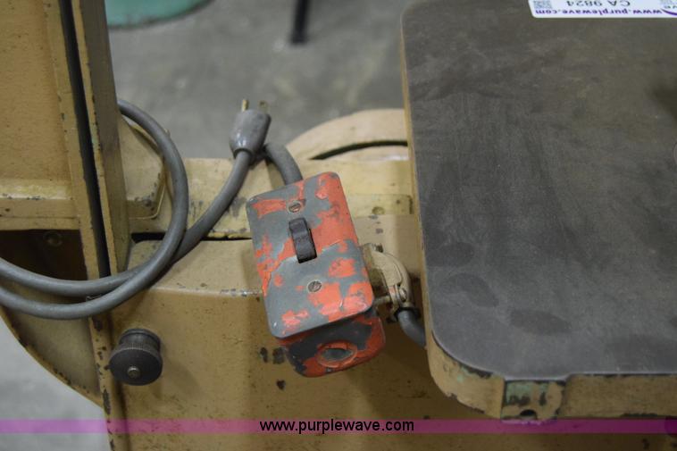 image for item CA9824 Bandsaw