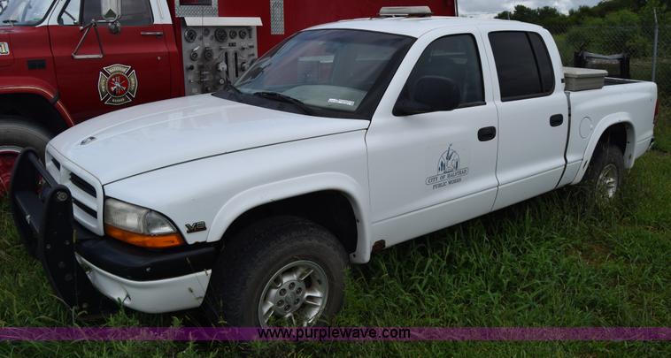 image for item CA9911 2000 Dodge Dakota Quad Cab pickup truck