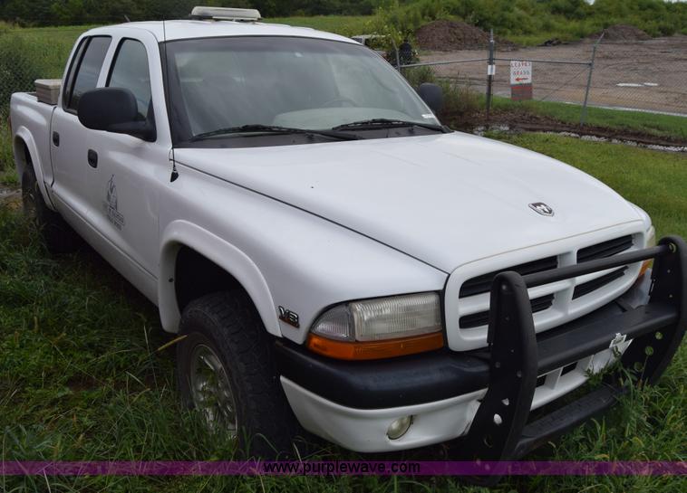 image for item CA9911 2000 Dodge Dakota Quad Cab pickup truck
