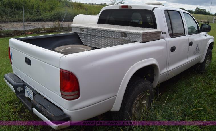 image for item CA9911 2000 Dodge Dakota Quad Cab pickup truck