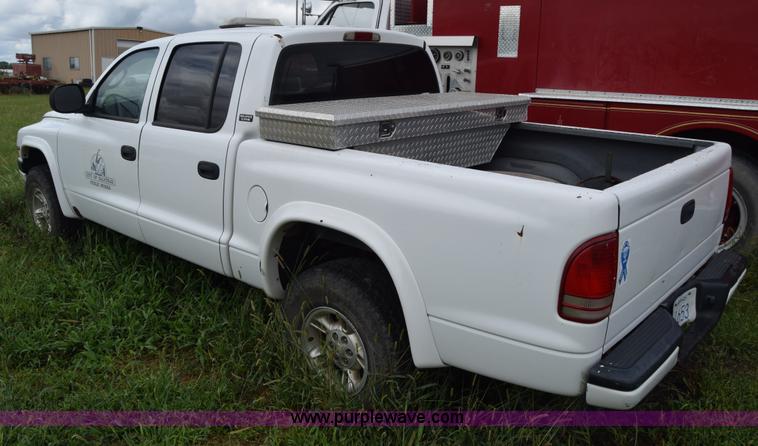 image for item CA9911 2000 Dodge Dakota Quad Cab pickup truck
