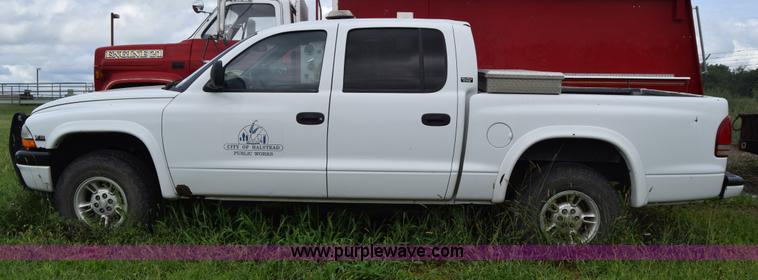 image for item CA9911 2000 Dodge Dakota Quad Cab pickup truck