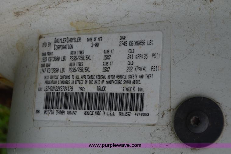 image for item CA9911 2000 Dodge Dakota Quad Cab pickup truck