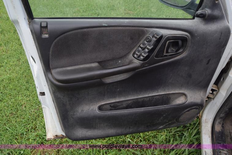 image for item CA9911 2000 Dodge Dakota Quad Cab pickup truck