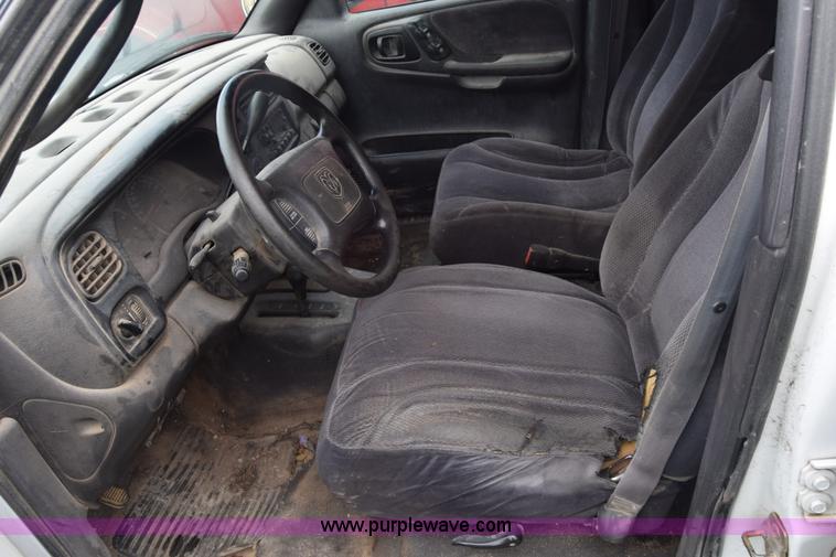 image for item CA9911 2000 Dodge Dakota Quad Cab pickup truck