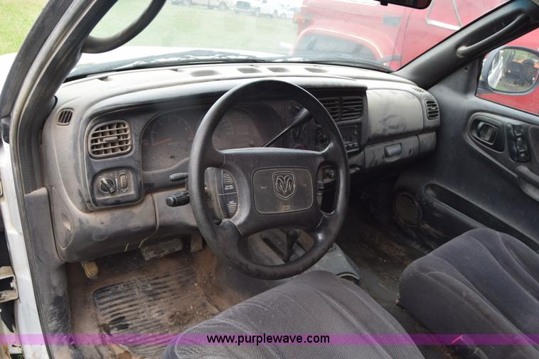 image for item CA9911 2000 Dodge Dakota Quad Cab pickup truck