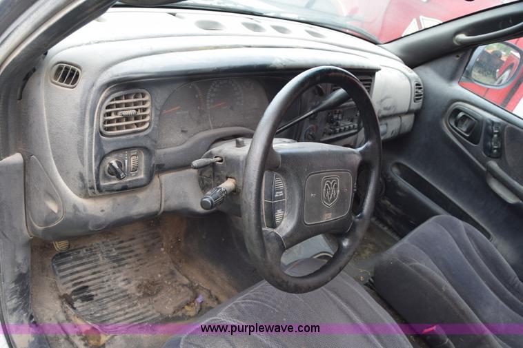 image for item CA9911 2000 Dodge Dakota Quad Cab pickup truck