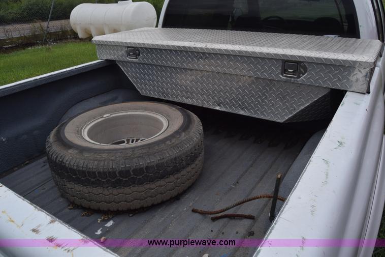 image for item CA9911 2000 Dodge Dakota Quad Cab pickup truck