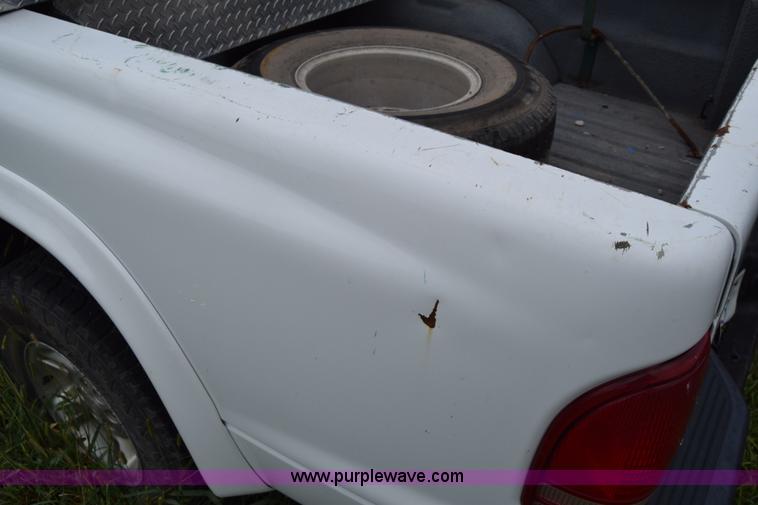 image for item CA9911 2000 Dodge Dakota Quad Cab pickup truck