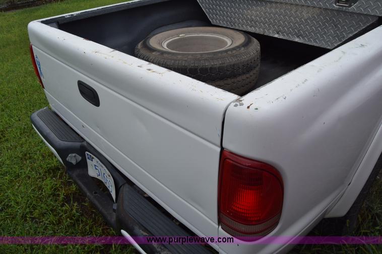 image for item CA9911 2000 Dodge Dakota Quad Cab pickup truck