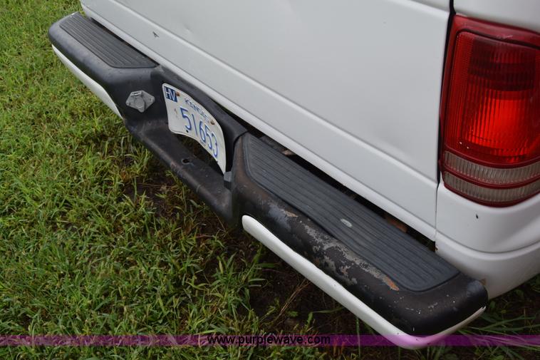 image for item CA9911 2000 Dodge Dakota Quad Cab pickup truck